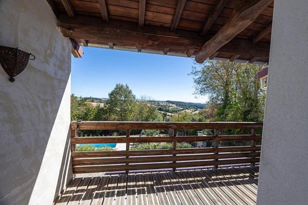 Superbe bâtisse de caractère avec piscine et grand terrain de 1,8 hectare