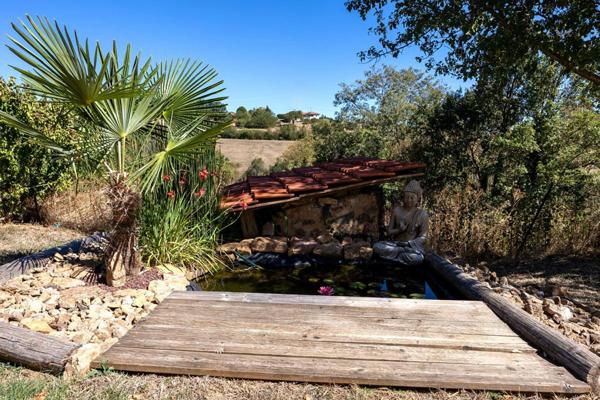 Superbe bâtisse de caractère avec piscine et grand terrain de 1,8 hectare