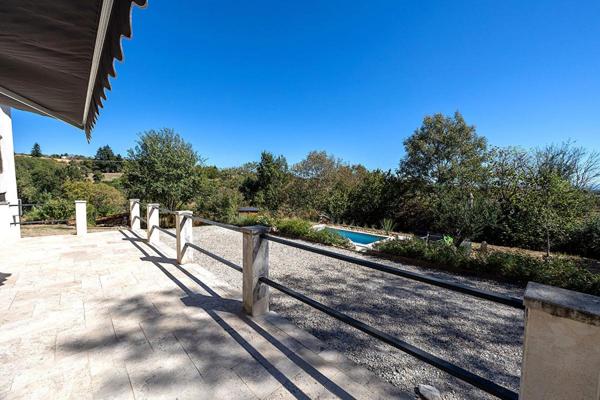 Superbe bâtisse de caractère avec piscine et grand terrain de 1,8 hectare