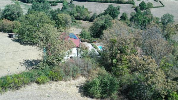 Superbe bâtisse de caractère avec piscine et grand terrain de 1,8 hectare