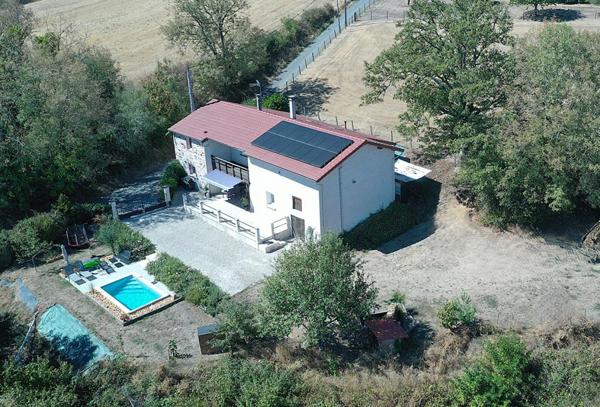 Superbe bâtisse de caractère avec piscine et grand terrain de 1,8 hectare