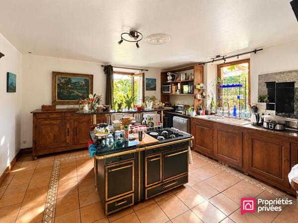 Maison, Gilly Sur Isère 15 pièces  353 m2 + dépendance de 200 m²