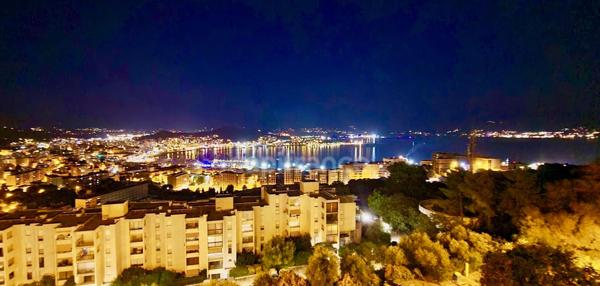 AJACCIO (Corse) : A vendre superbe appartement T2 standing, vue mer imprenable, parking