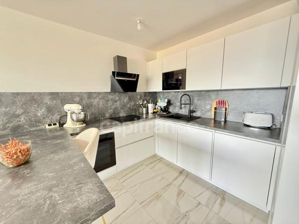 AJACCIO (Corse) : A vendre superbe appartement T2 standing, vue mer imprenable, parking