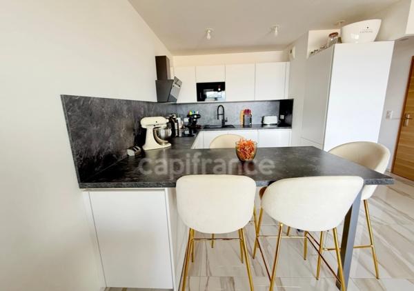 AJACCIO (Corse) : A vendre superbe appartement T2 standing, vue mer imprenable, parking