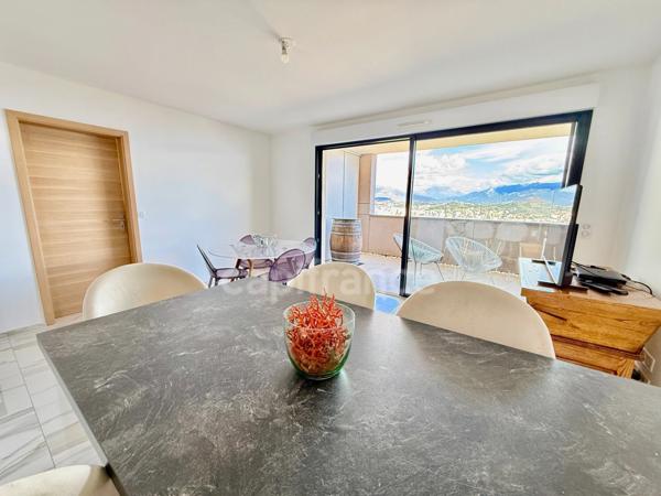 AJACCIO (Corse) : A vendre superbe appartement T2 standing, vue mer imprenable, parking