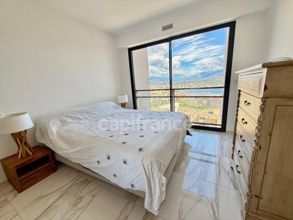 AJACCIO (Corse) : A vendre superbe appartement T2 standing, vue mer imprenable, parking