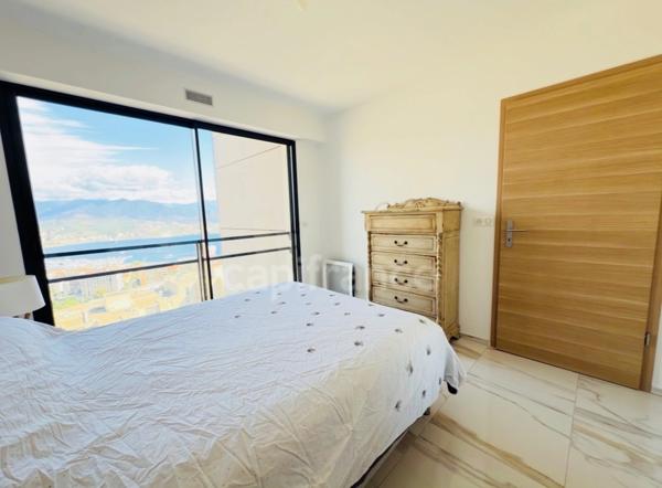 AJACCIO (Corse) : A vendre superbe appartement T2 standing, vue mer imprenable, parking