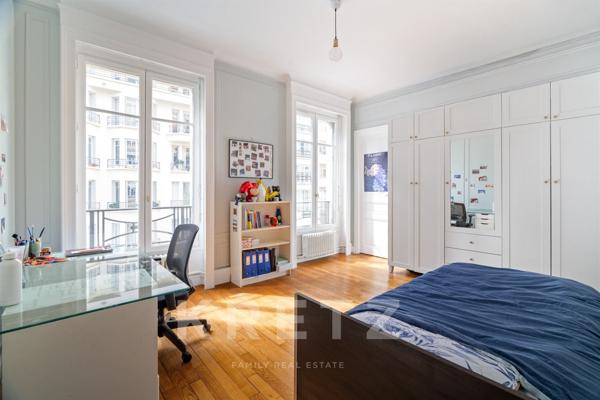 Paris 17ème - 285 m² – 6 chambres – Lumineux – Traversant – Idéal grande famille