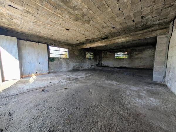 GARAGE 60m² avec jardin