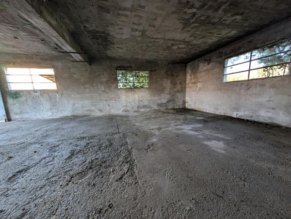 GARAGE 60m² avec jardin