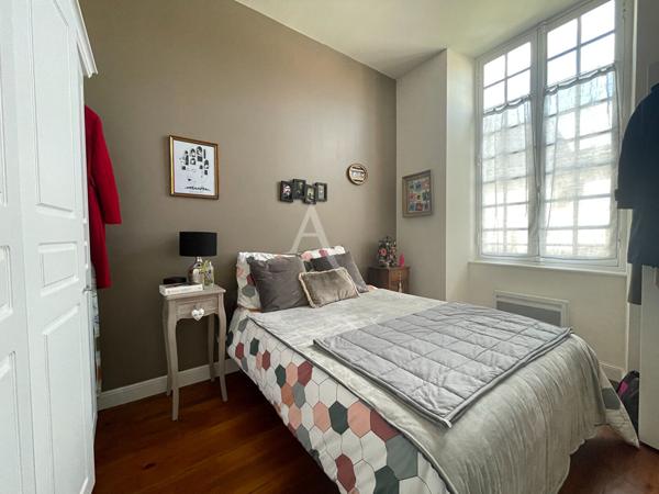 SAINTES historique Appartement T2 de 46m²,proche mairie.