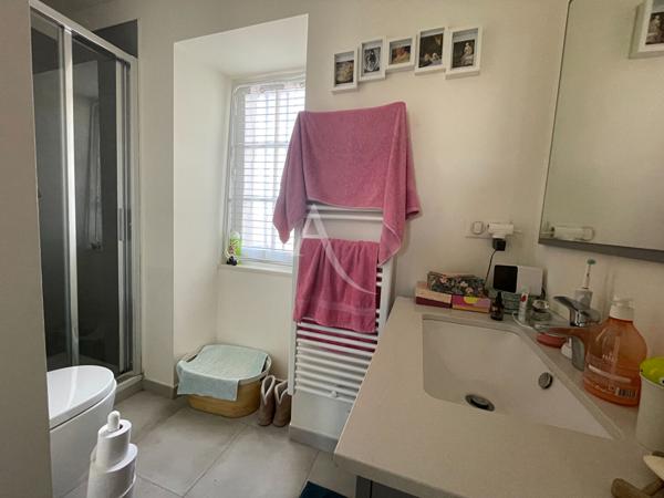 SAINTES historique Appartement T2 de 46m²,proche mairie.