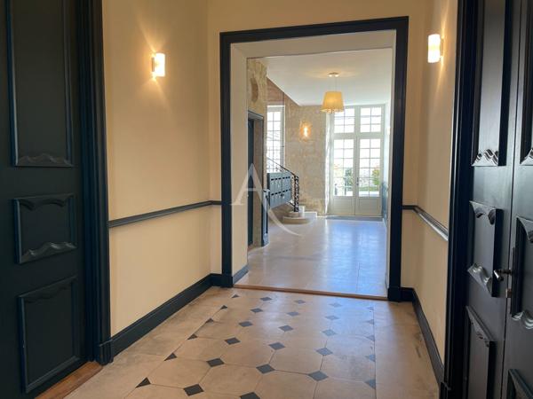 SAINTES historique Appartement T2 de 46m²,proche mairie.