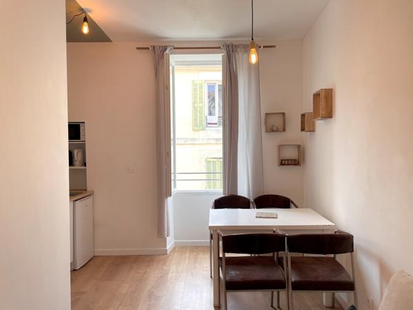 Studio centre-ville - lumineux - meublé