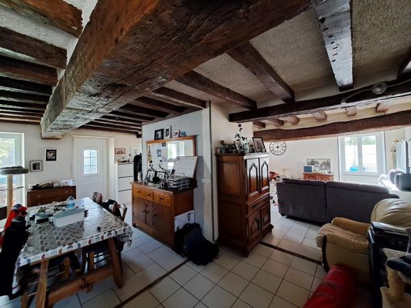 Maison ancienne plain-pied sur 510m² terrain.