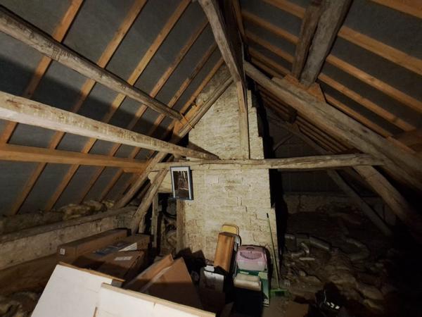 Maison ancienne plain-pied sur 510m² terrain.