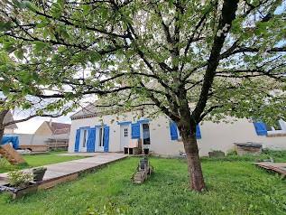 Maison ancienne plain-pied sur 510m² terrain.