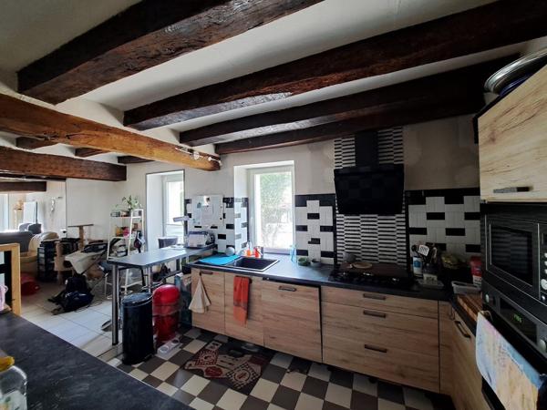 Maison ancienne plain-pied sur 510m² terrain.