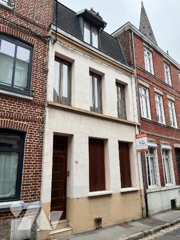 Maison avec 3 chambres, petite cour