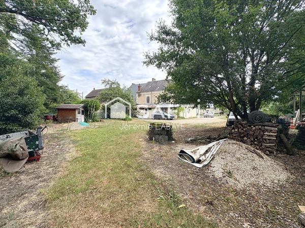 Grande maison avec dépendances et vaste terrain !
