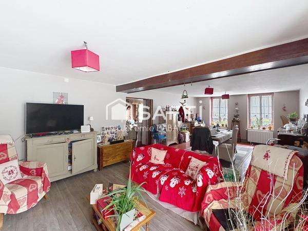 Grande maison avec dépendances et vaste terrain !