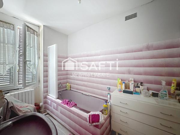 Grande maison avec dépendances et vaste terrain !