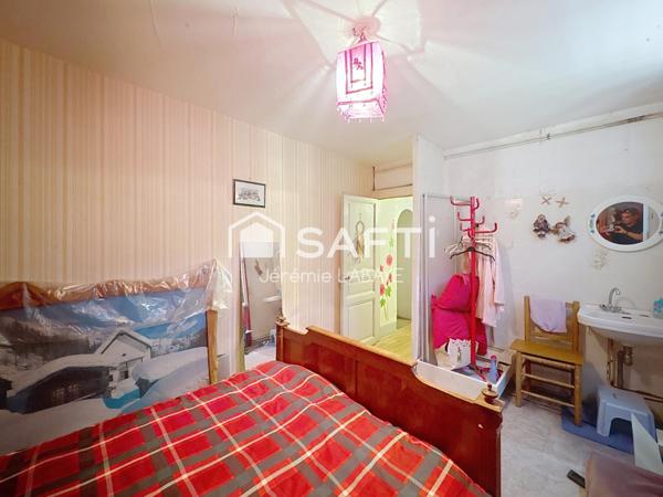 Grande maison avec dépendances et vaste terrain !