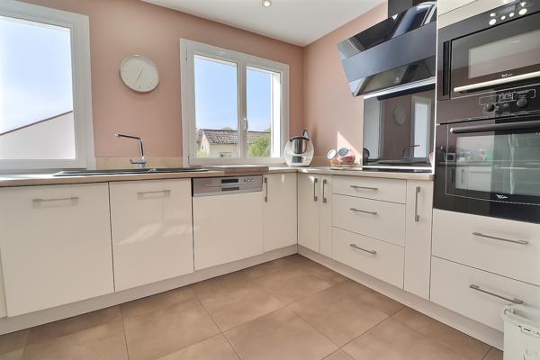 Plan-de-Cuques (13380) Maison individuelle T5: 4 chambres dont 3 en rdc avec piscine et jacuzzi dans Plan de Cuques...