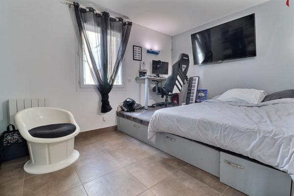 Plan-de-Cuques (13380) Maison individuelle T5: 4 chambres dont 3 en rdc avec piscine et jacuzzi dans Plan de Cuques...