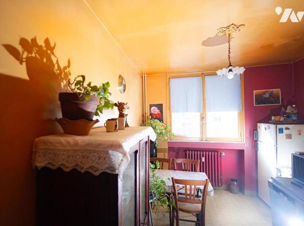 Saint-Etienne (Loire), un appartement de type 2 de 47.50m² surface Carrez avec garage fermé, Rue d