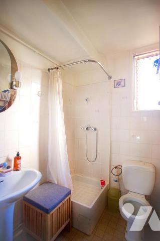 Saint-Etienne (Loire), un appartement de type 2 de 47.50m² surface Carrez avec garage fermé, Rue d