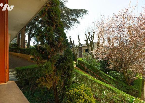 Saint-Etienne (Loire), un appartement de type 2 de 47.50m² surface Carrez avec garage fermé, Rue d