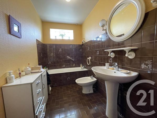 Appartement F3 à vendre  3 pièces - 64,87 m 2   BRIVE LA GAILLARDE  - 19