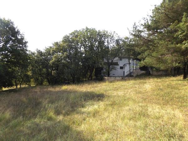 EXLUSIVITE : villa 82 m² plus dépendances sur magnifique terrain au calme