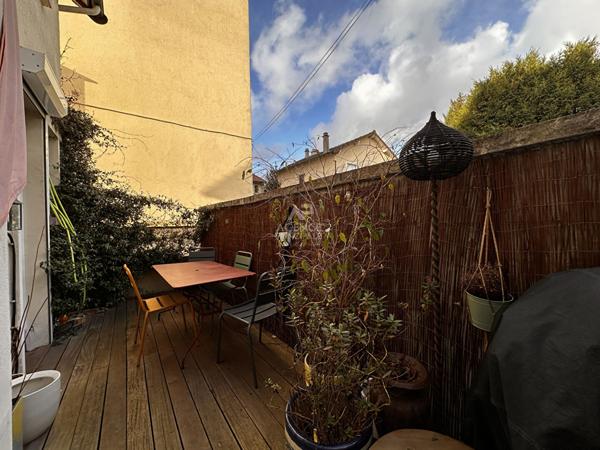 Chaville - Maison 5 pièces, 3 chambres + bureau 610 000 € **  - Référence  633-C