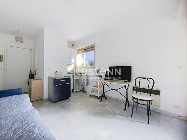GOLFE JUAN - STUDIO 24 m2-  Mer 3 min - VERANDA 8m2- JARDIN 10m2