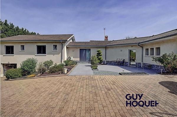 Maison 229m² avec piscine sur terrain 11 058m²