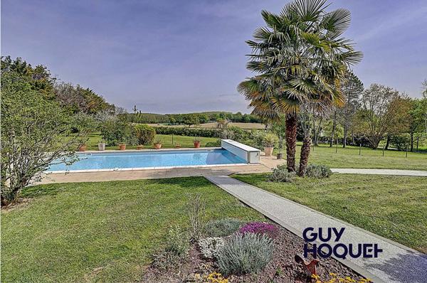 Maison 229m² avec piscine sur terrain 11 058m²
