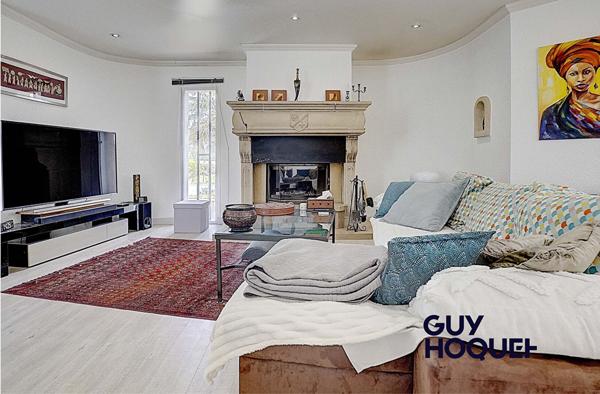 Maison 229m² avec piscine sur terrain 11 058m²