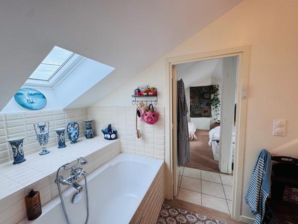 Avignon (84000) AVIGNON EM CHAMPFLEURY, PROCHE GARE CENTRE, MAISON DE VILLE, ENV. 196 M², JARDIN, DÉPENDANCES, STATIONNEMENT