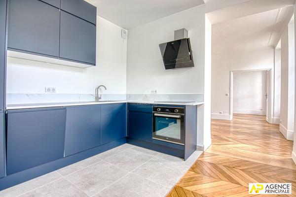 Versailles Notre-Dame Appartement exceptionnel de 2 pièce(s) 55 m2 situé au 2ème étage d'un immeuble entièrement rénové avec cave €549 000 ** - Référence 26715