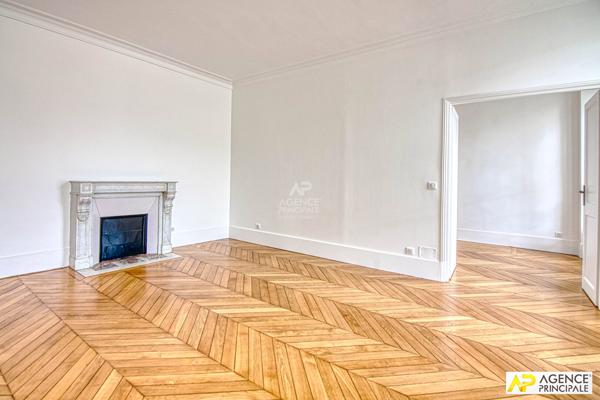 Versailles Notre-Dame Appartement exceptionnel de 2 pièce(s) 55 m2 situé au 2ème étage d'un immeuble entièrement rénové avec cave €549 000 ** - Référence 26715