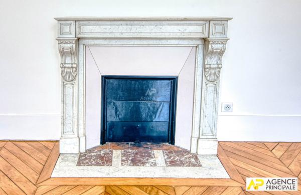 Versailles Notre-Dame Appartement exceptionnel de 2 pièce(s) 55 m2 situé au 2ème étage d'un immeuble entièrement rénové avec cave €549 000 ** - Référence 26715