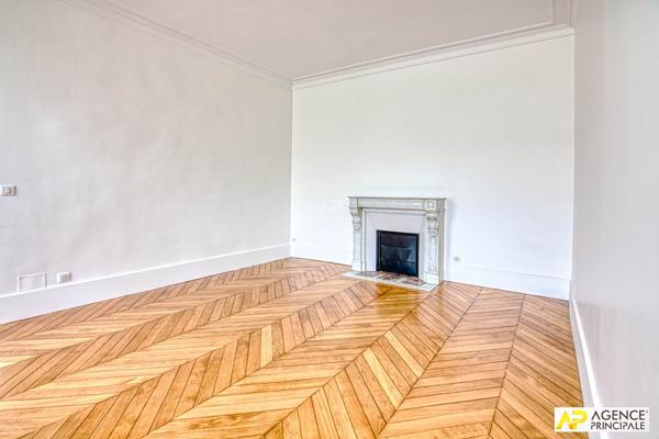 Versailles Notre-Dame Appartement exceptionnel de 2 pièce(s) 55 m2 situé au 2ème étage d'un immeuble entièrement rénové avec cave €549 000 ** - Référence 26715