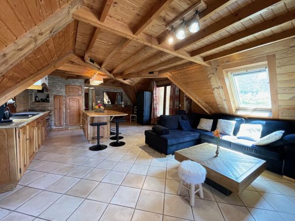 Corbel (73160) Magnifique chalet - dépendances - UNIQUE - prestations remarquables - vue dégagée imprenable - 30 mn Chambéry