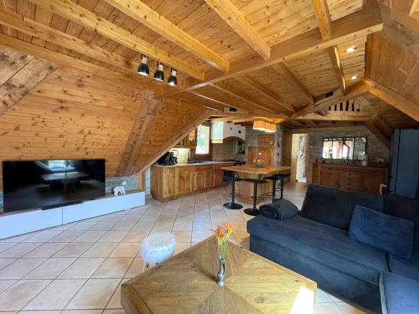 Corbel (73160) Magnifique chalet - dépendances - UNIQUE - prestations remarquables - vue dégagée imprenable - 30 mn Chambéry