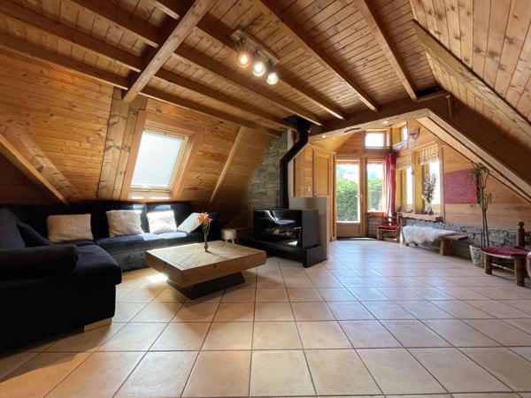 Corbel (73160) Magnifique chalet - dépendances - UNIQUE - prestations remarquables - vue dégagée imprenable - 30 mn Chambéry