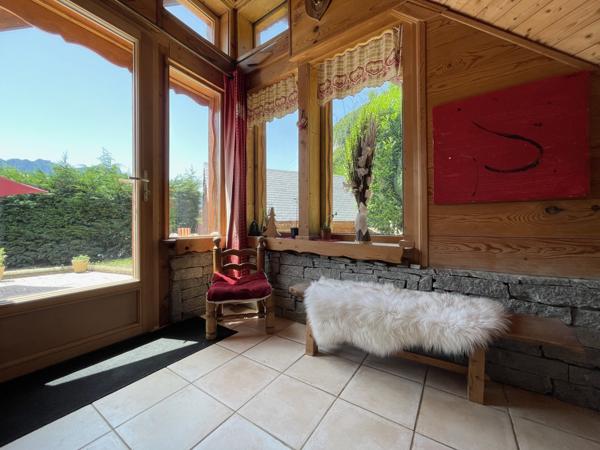 Corbel (73160) Magnifique chalet - dépendances - UNIQUE - prestations remarquables - vue dégagée imprenable - 30 mn Chambéry