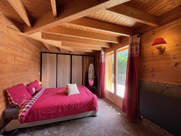 Corbel (73160) Magnifique chalet - dépendances - UNIQUE - prestations remarquables - vue dégagée imprenable - 30 mn Chambéry